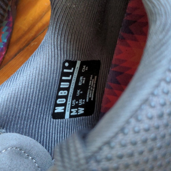 NoBull sneakers, CrossFit, men's 6, women's 7.5, gray with patterned soles - Picture 7 of 7